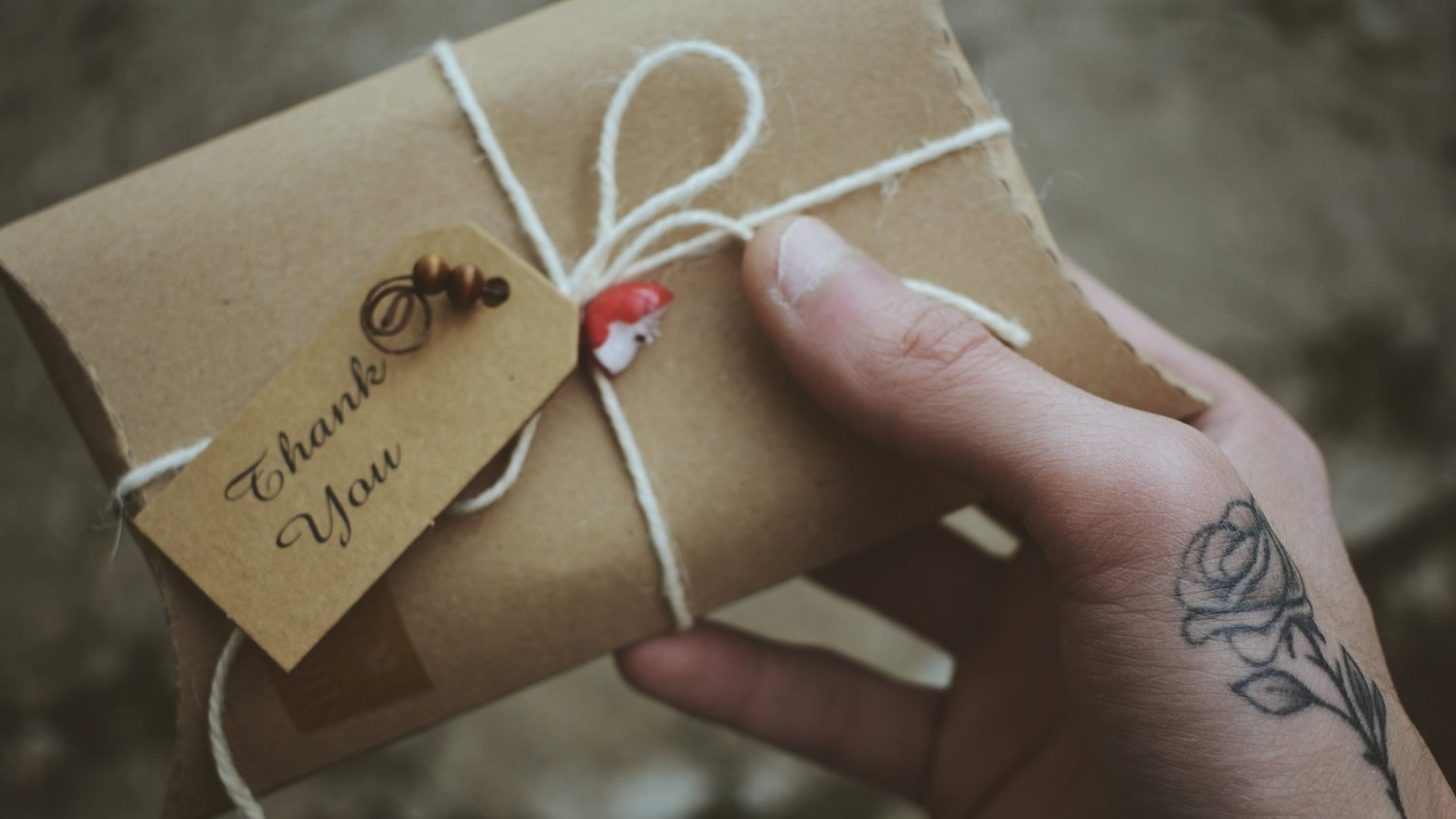 brown-card-christmas-present-1775115.jpg