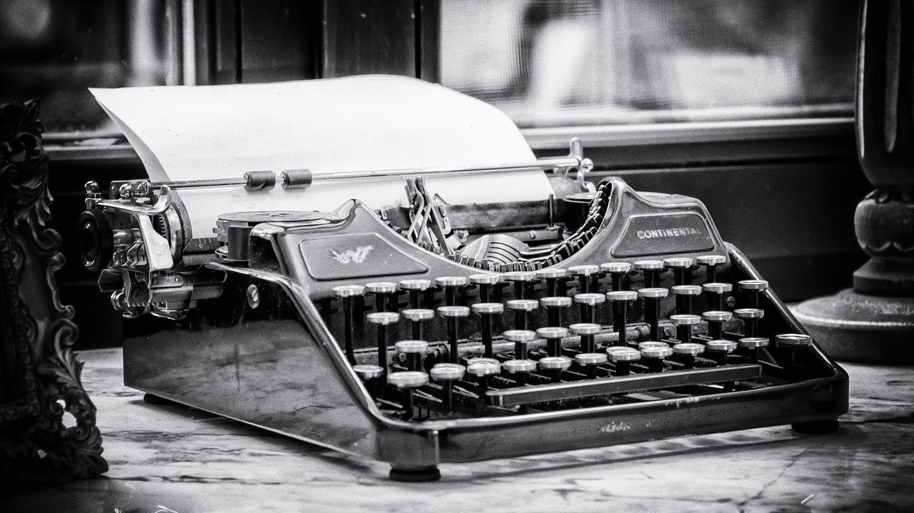 typewriter-3711589_1280