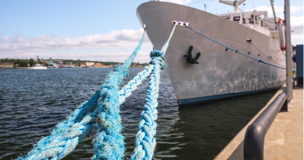 berthing-ropes-on-a-pier-with-the-big-ship-vacation-travel-concept-picture-id1173141254