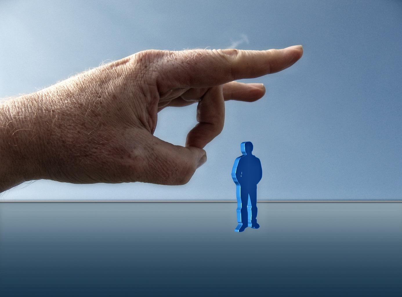 https-free-images-com-lg-9844-hand_man_fig_flick-jpg