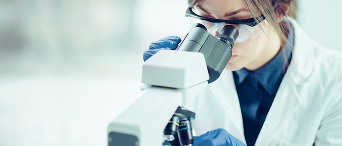 Female_Scientist_Microscope_S_0290
