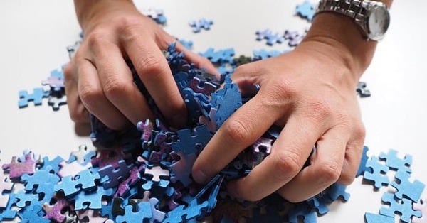 How does competitive intelligence inform strategic decisions?