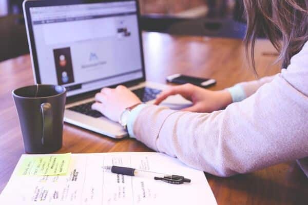 How Smooth Digital Platforms Empower HR to Attract and Retain Talent